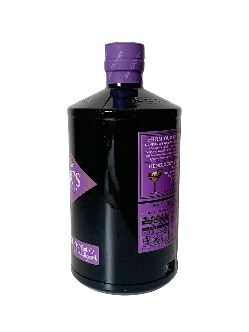 Hendricks Gin Grand Cabaret Distillé et embouteillé en Ecosse créée dans le cabinet de curiosité de Ms. Lesley Gracie